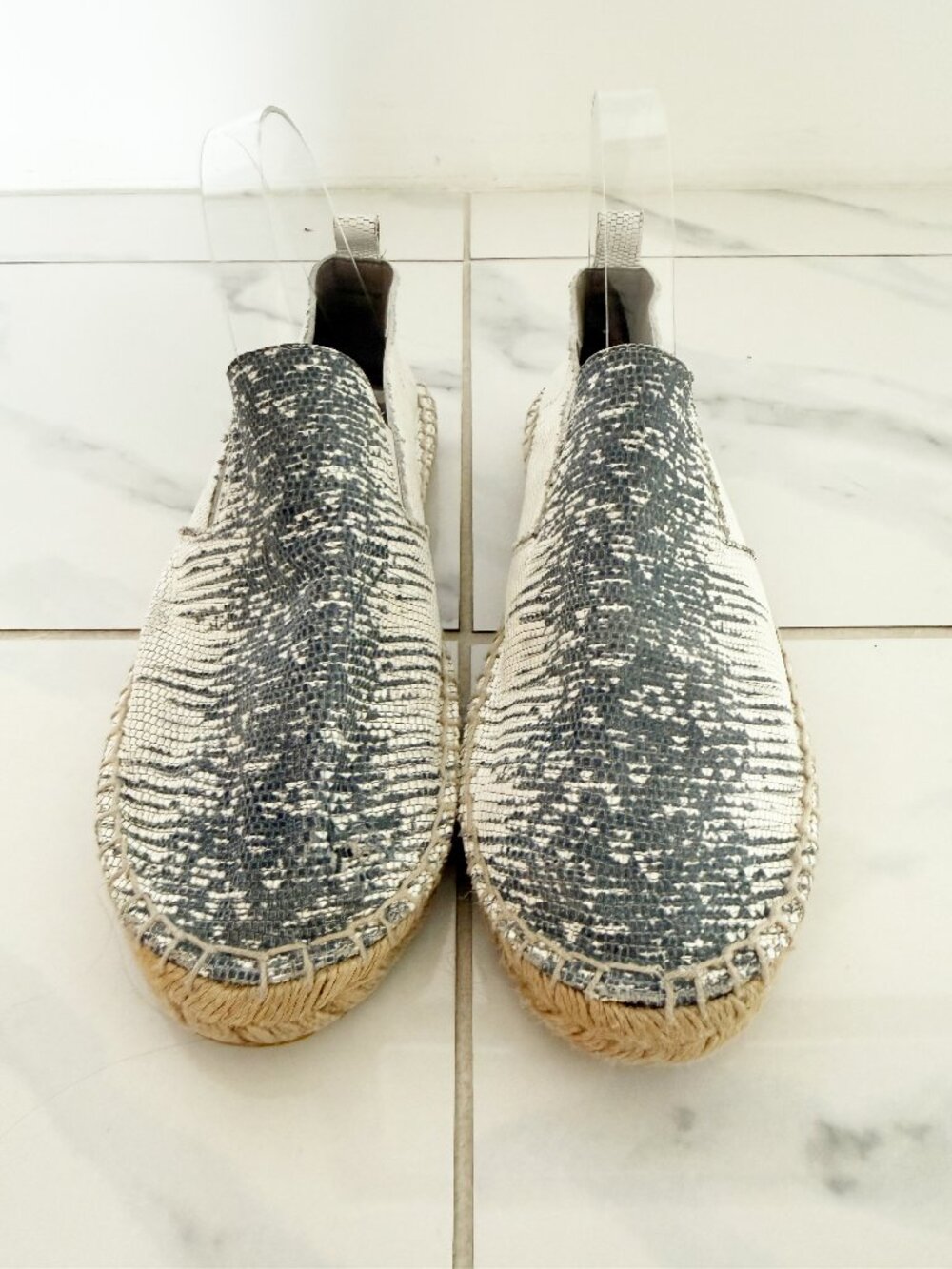 VINCE Robin Reptile Embossed Espadrille slip on leather Flat gray & white sz 8M - Picture 3 of 11